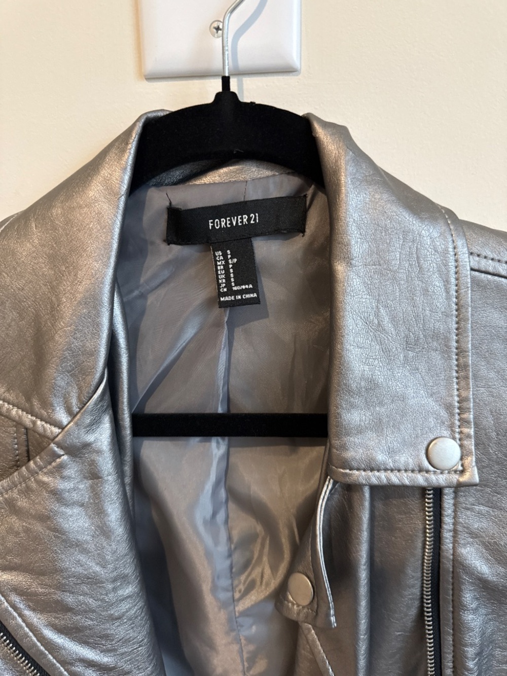 Leather jacket - Picture 2 of 4
